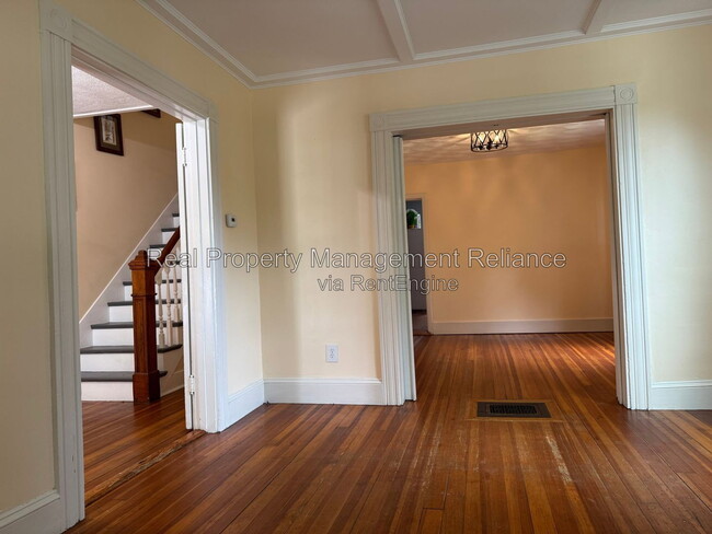 Photo - 62 1/2 Essex Street