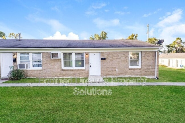 Photo - 900 Lowdermilk St