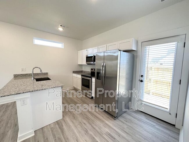 Photo - 1070 Boardwalk Ave