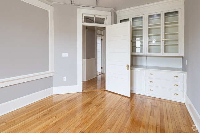 Interior Photo - 69 S Pleasant St