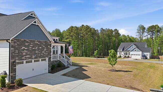 Photo - 192 Castle Pond Way