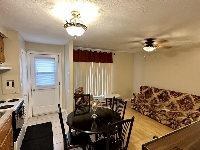 Photo - 646 Rue Main Street Unit 3