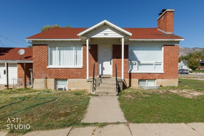 Building Photo - 28th Duplex Unit 28th Duplex - UP