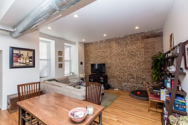 Photo - Condo Quality 1Bed/1 Bath in Hot Bucktown/Wicker Park Location! Central Air & In-Unit Laundry! Unit 1F