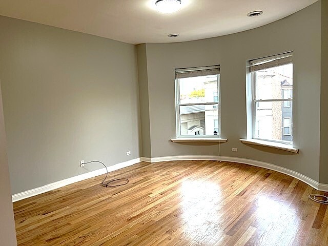 Photo - 1019 E 62nd St