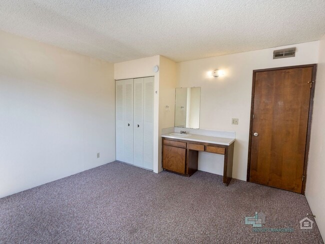 Photo - V-DAY SPECIAL, APPLY TODAY MOVE-IN RENT FREE! Unidad 750 - 10A