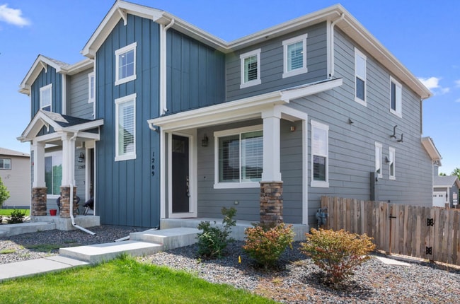 Building Photo - 1209 Bon Homme Richard Dr