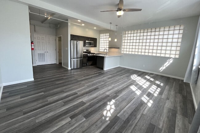 Photo - 45 E King St Apartments