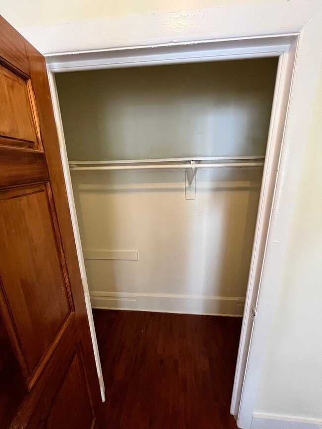 Photo - 243 W Locust St Unidad 1