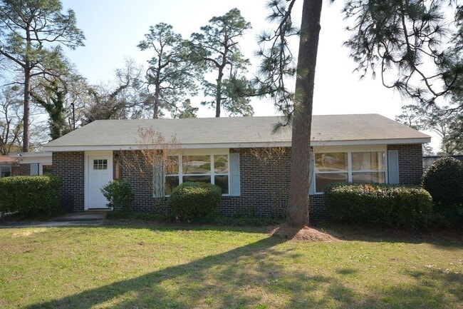 Building Photo - 4 Bed/3 Bath home w/fenced yard in Augusta...