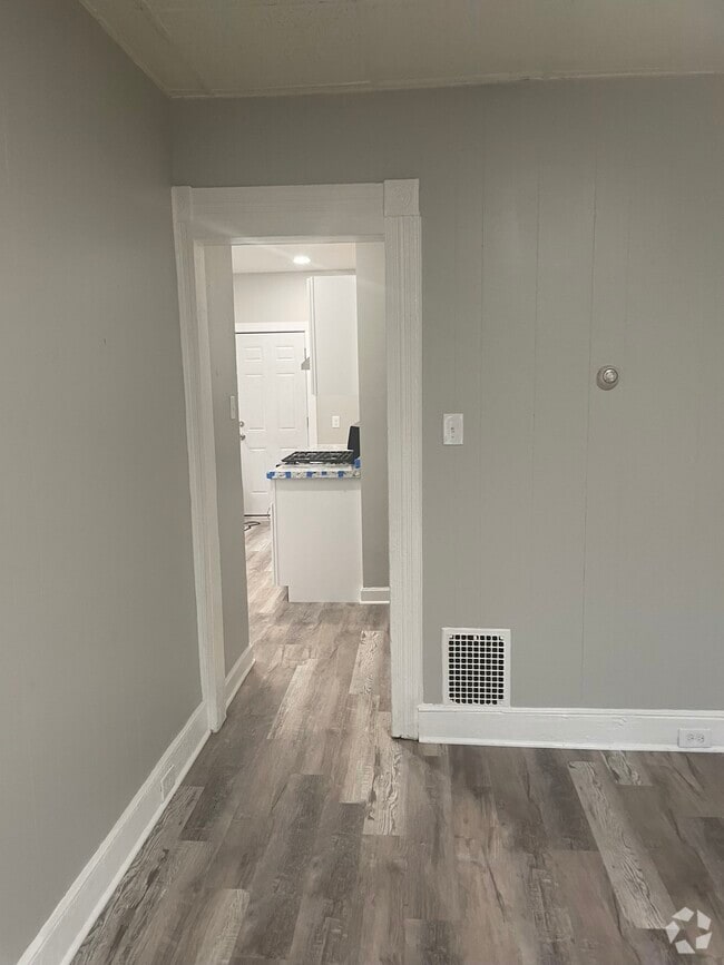 Building Photo - 21 Admiral St Unit 1st floor Rental
