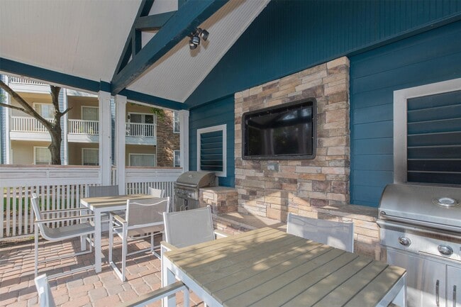 Building Photo - 19100 Glenwest Dr Unit 328