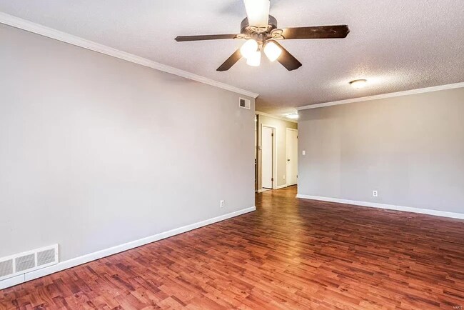 Living Room - 1279 Guelbreth Ln Unit 203