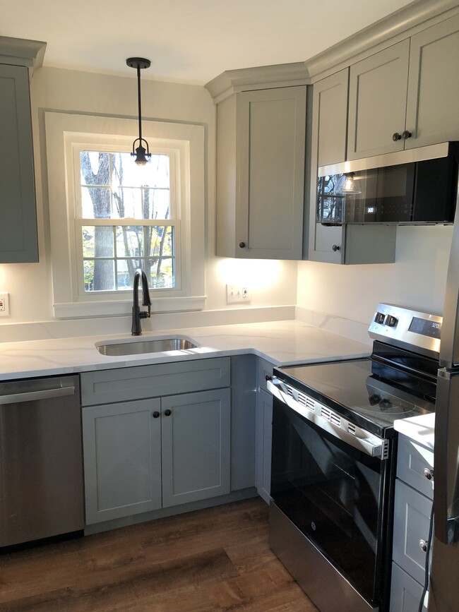 Building Photo - 208 S Main St. Unit Carriage House