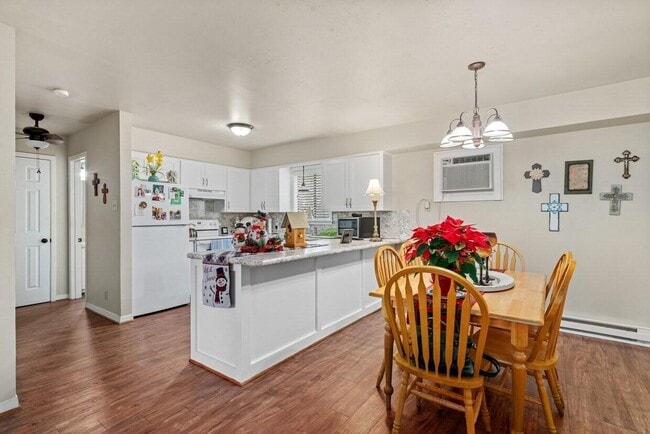 Photo - 403 E Main St Unit F