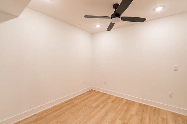 Photo - 629 W Girard Ave Unit 505