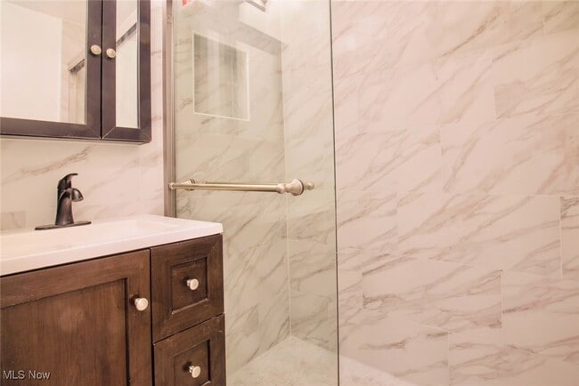 Building Photo - 1399 Barlow Rd Unit 1