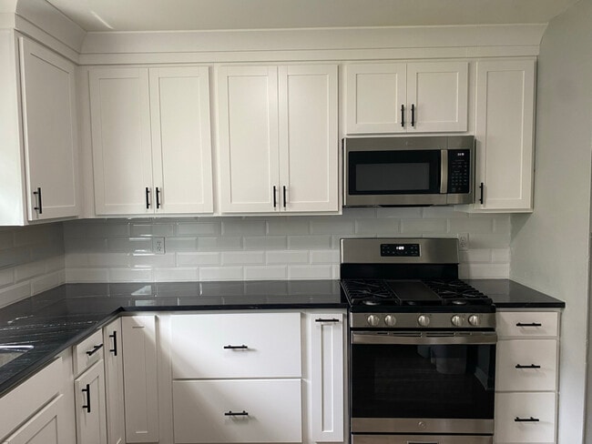 Photo - 583 Clinton St