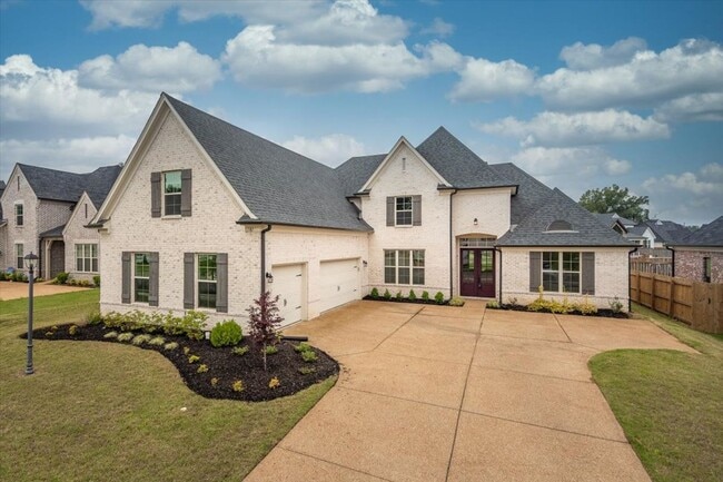 Building Photo - Like New 6 BR/ 4.5 BA in Lakeland