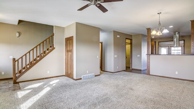 Photo - 956 Parkland Dr