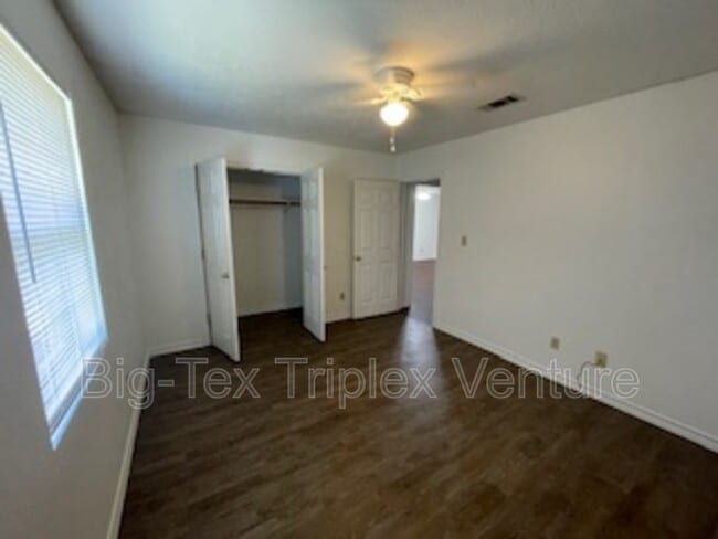 Photo - 260 N Pecan St