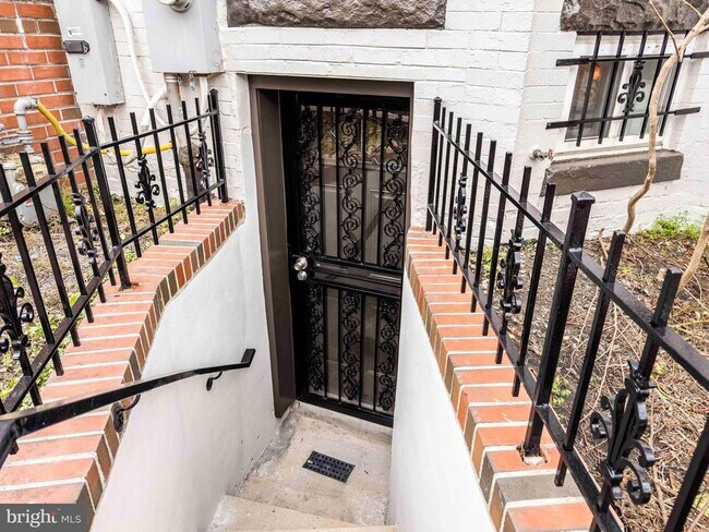 Photo - 27 Todd Pl NE