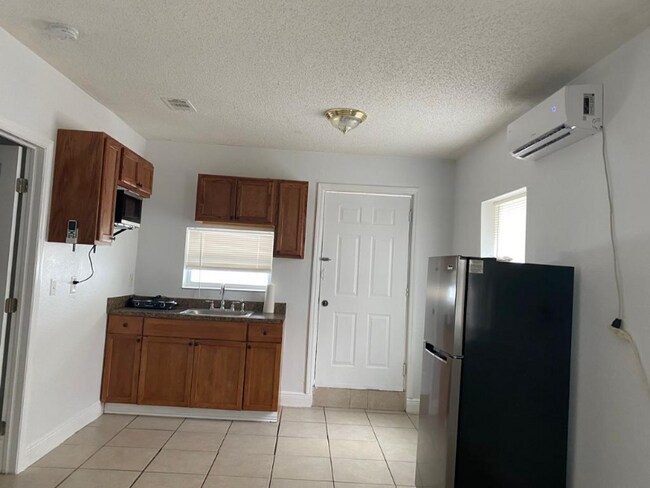 Photo - 207 Fiesta Dr