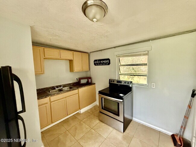 Photo - 2719 Fairfax St