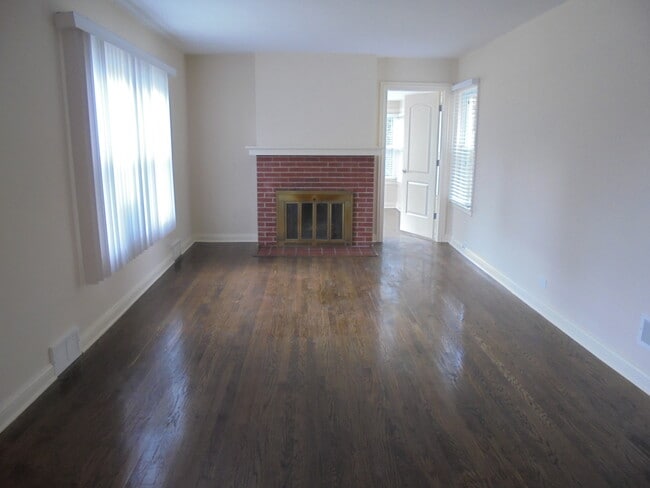 Photo - 408 W Sunset Rd