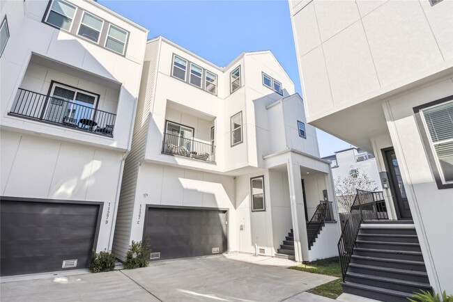 Photo - 1127 W 16th St