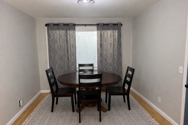 Photo - 418 Hurstbourne Rd