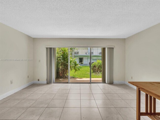 Photo - 9367 Fontainebleau Blvd Unidad G104