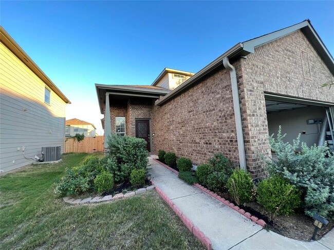 Building Photo - 16017 Hawthorne Heights Trail