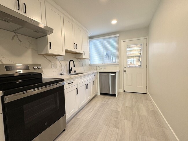 Photo - 1327-1329 Judah Street Unit 1327