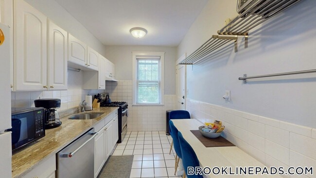 Building Photo - 169 Kent St Unit 3 Rental