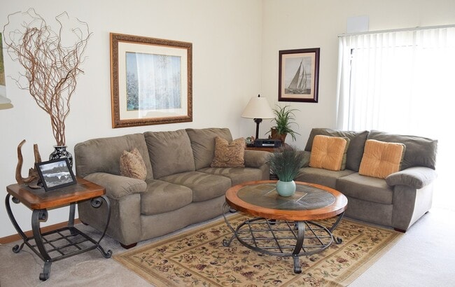 Conceptos de espacios abiertos - Foxtail Meadows Apartments