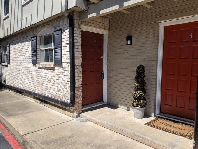 Building Photo - 7914 Mullen Dr Unit 105 Rental