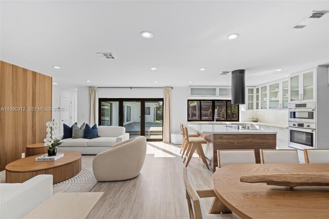 Photo - 116 W 1st Ct