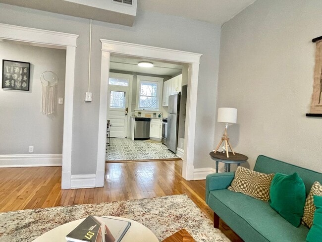 Photo - 2317 Klemm St Unit 3N