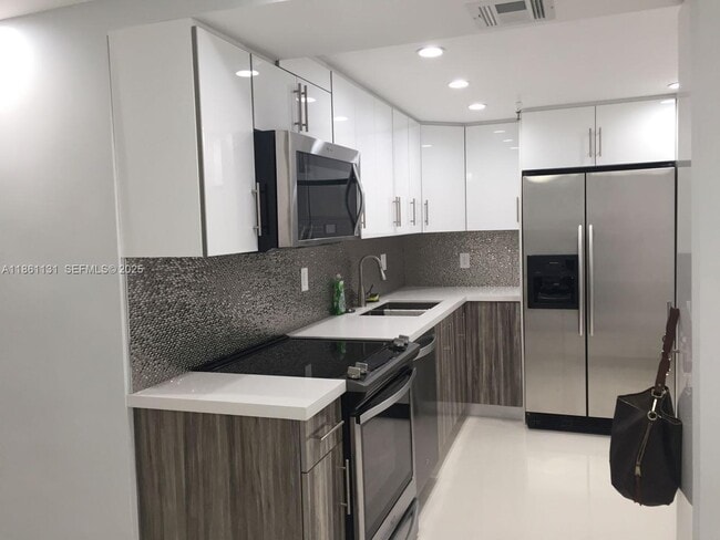 Photo - 210 174th St Unidad 1003