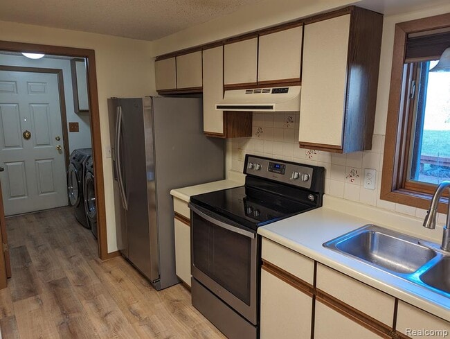 Photo - 2316 Crescent Lake Rd