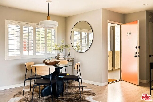 Photo - 8400 De Longpre Ave