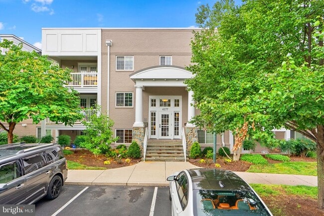 Building Photo - 4177 S Four Mile Run Dr Unit 304 Rental