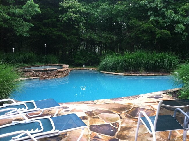 Photo - 110 Greenleaf Ln