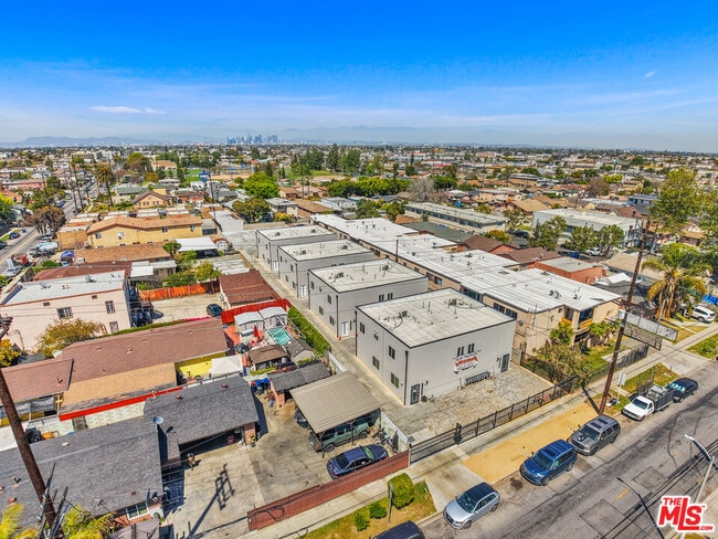 Photo - 649 W 92nd St Townhome