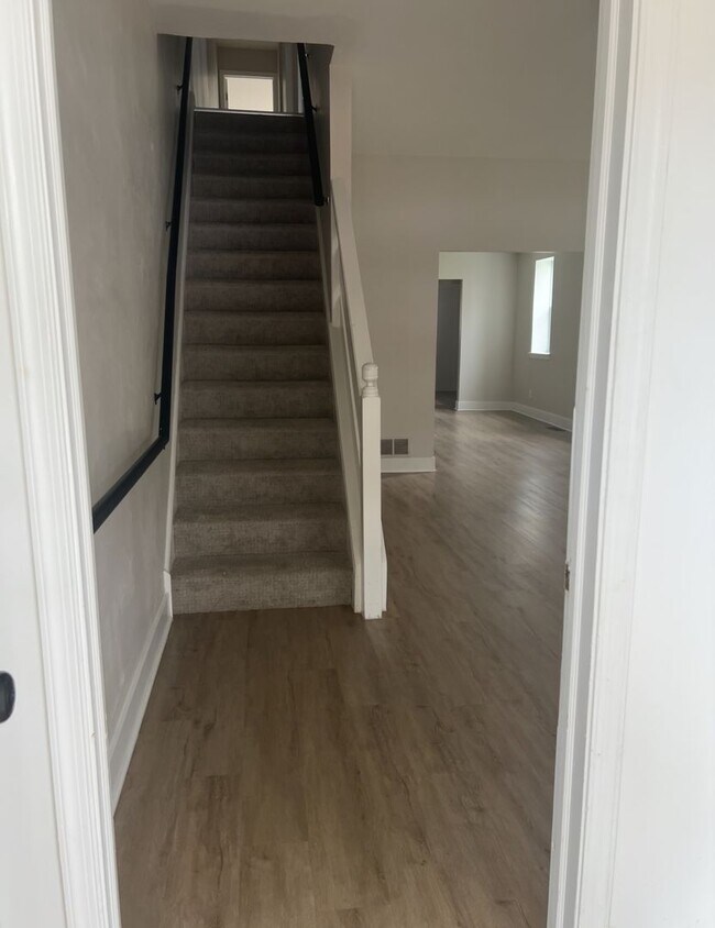 Photo - Renovated 3 Bedroom 3 Bathroom Single Fami... Casa