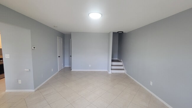 Photo - 720 S New Rd