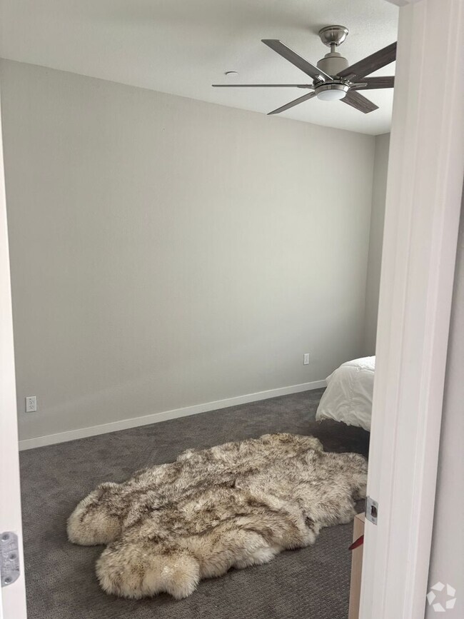 Building Photo - STUNNING (3 Story - Sprawling Floor Plan) ... Rental