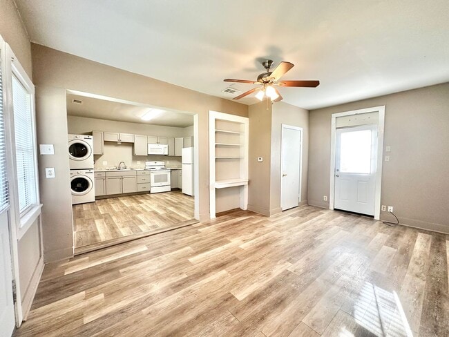 Building Photo - 2613 N Elm St Unit B
