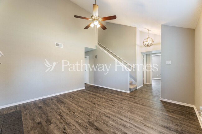 Photo - 4064 Lonesome Trail